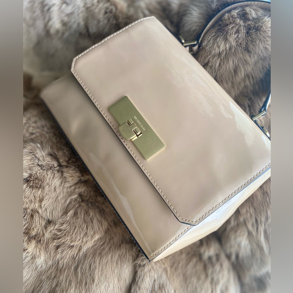 Beige/cream Micheal Kors bag